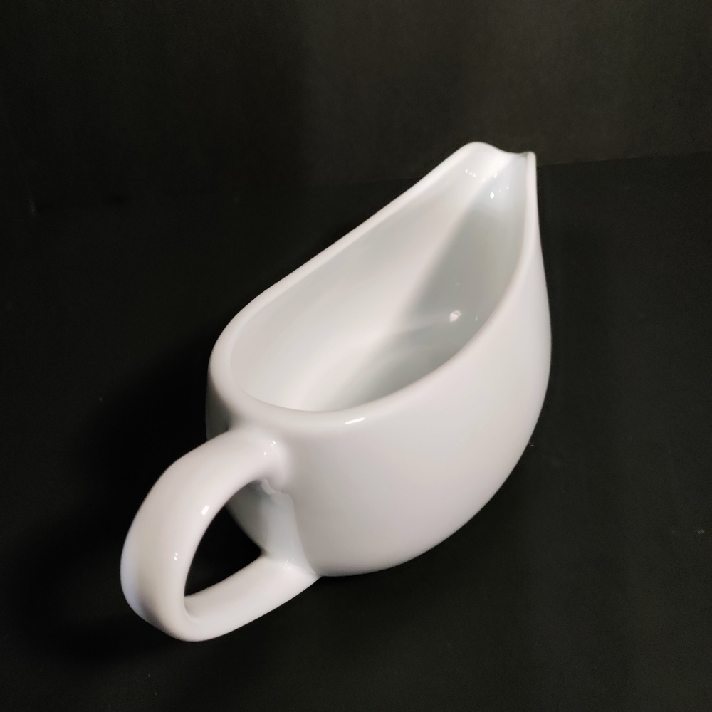 White Ceramic 16oz Gravy Boat/dish by HOME⭐ - Picture 4 of 4